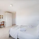 Linda Palace *